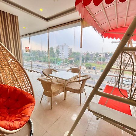 Hotel The Pearl Grand - Top Rated ! Most Awarded ! Parking ! Lift ! Luxury Rooms ! Best Selling Zirakpur Exteriér fotografie