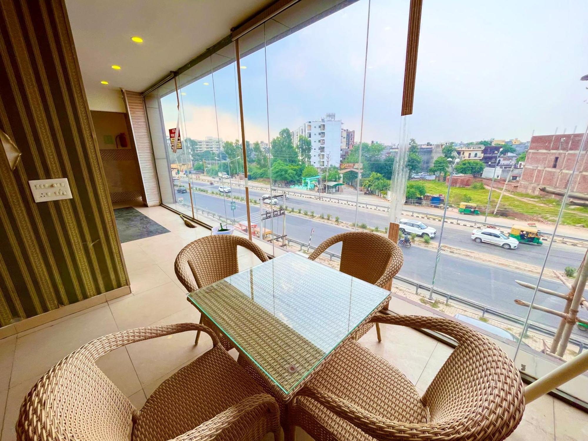Hotel The Pearl Grand - Top Rated ! Most Awarded ! Parking ! Lift ! Luxury Rooms ! Best Selling Zirakpur Exteriér fotografie