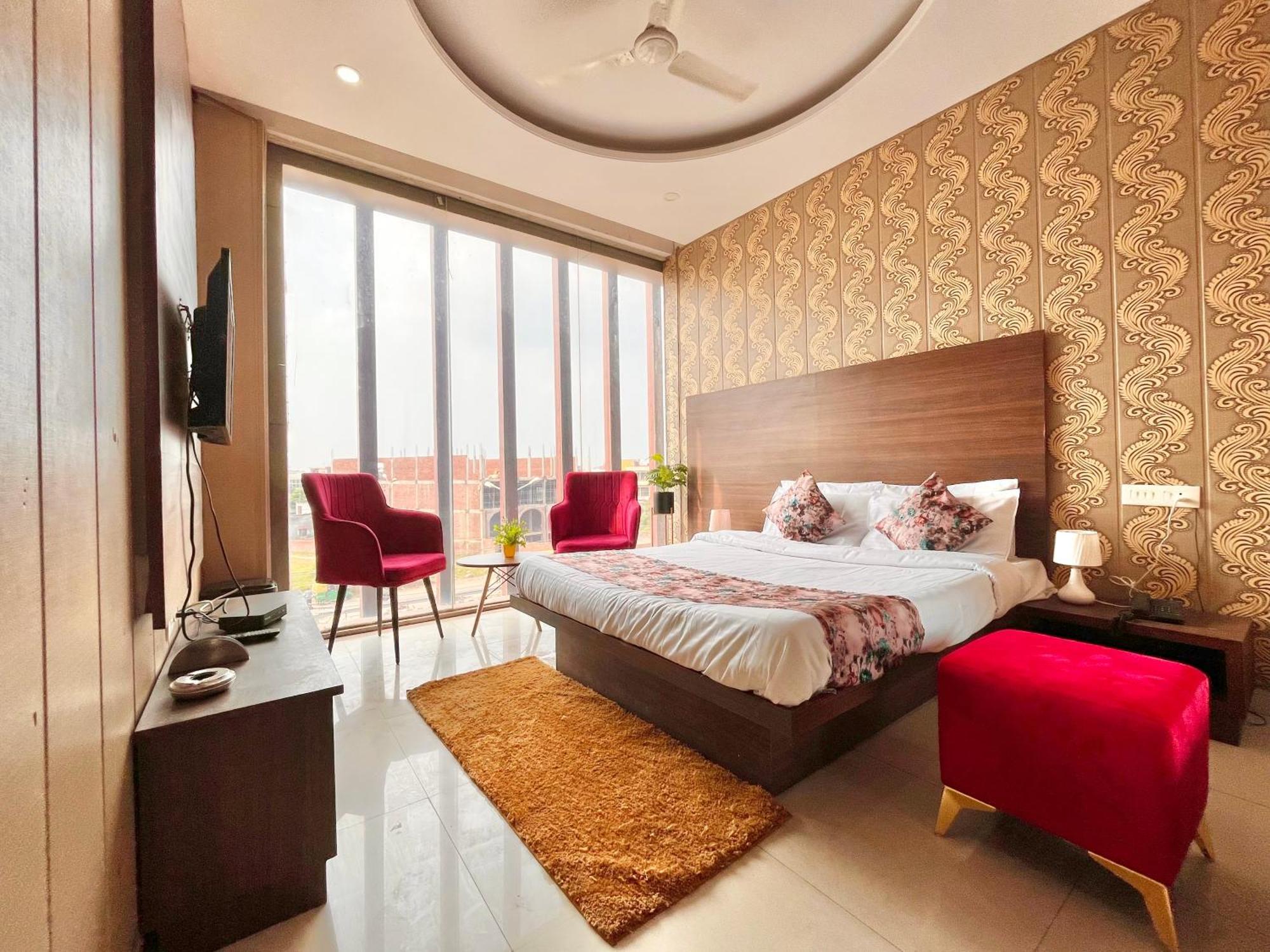 Hotel The Pearl Grand - Top Rated ! Most Awarded ! Parking ! Lift ! Luxury Rooms ! Best Selling Zirakpur Exteriér fotografie