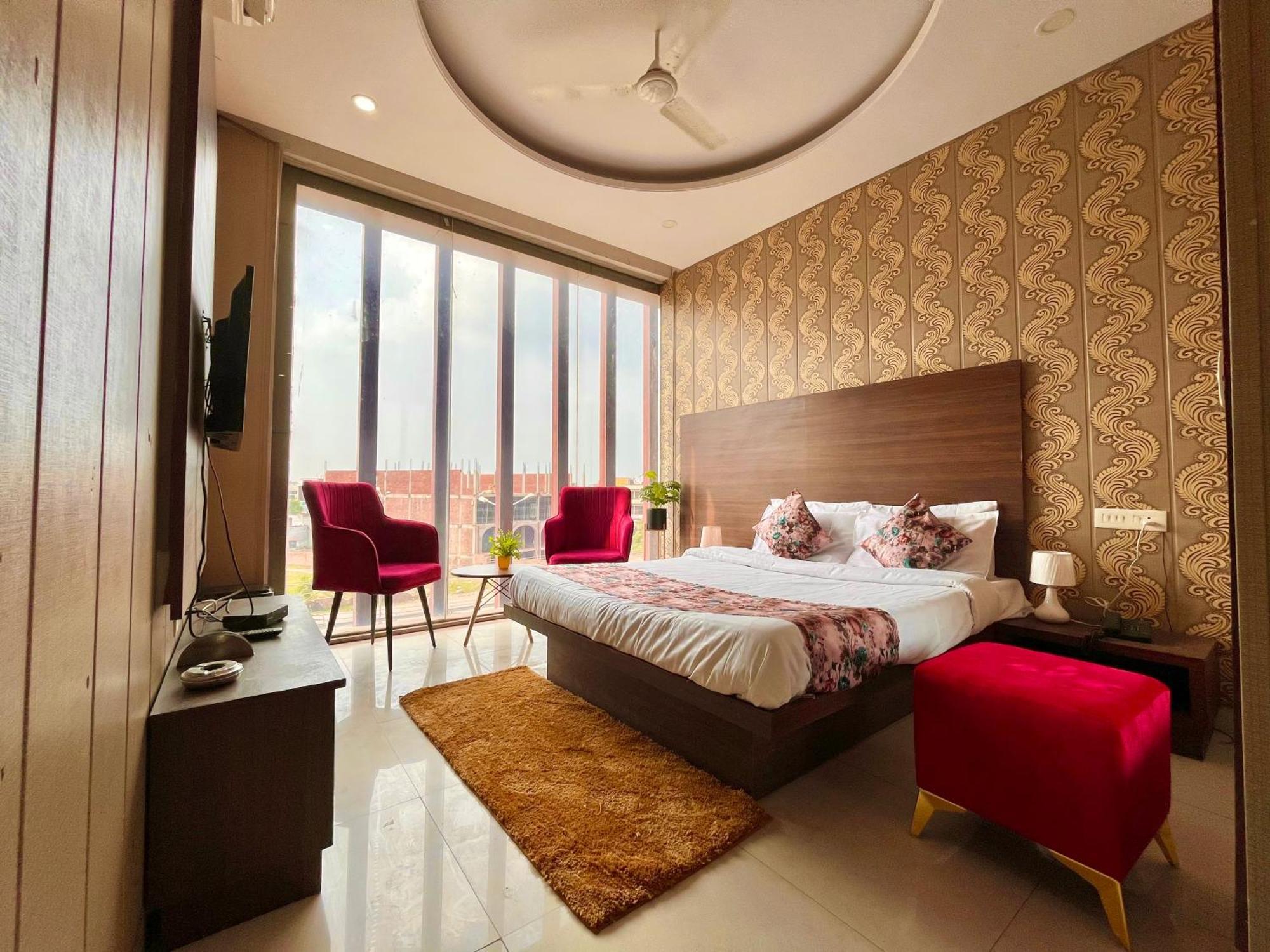 Hotel The Pearl Grand - Top Rated ! Most Awarded ! Parking ! Lift ! Luxury Rooms ! Best Selling Zirakpur Exteriér fotografie