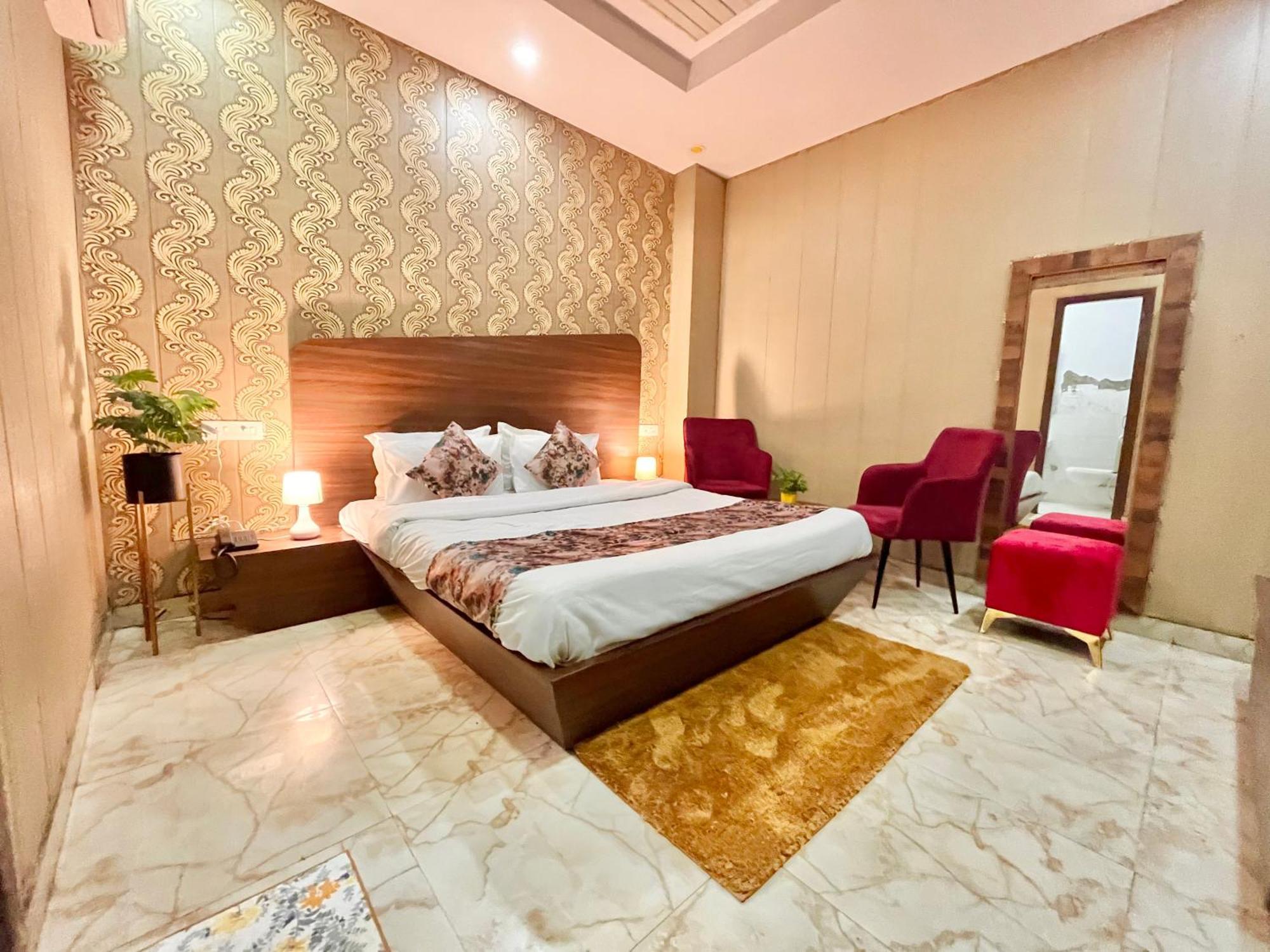 Hotel The Pearl Grand - Top Rated ! Most Awarded ! Parking ! Lift ! Luxury Rooms ! Best Selling Zirakpur Exteriér fotografie