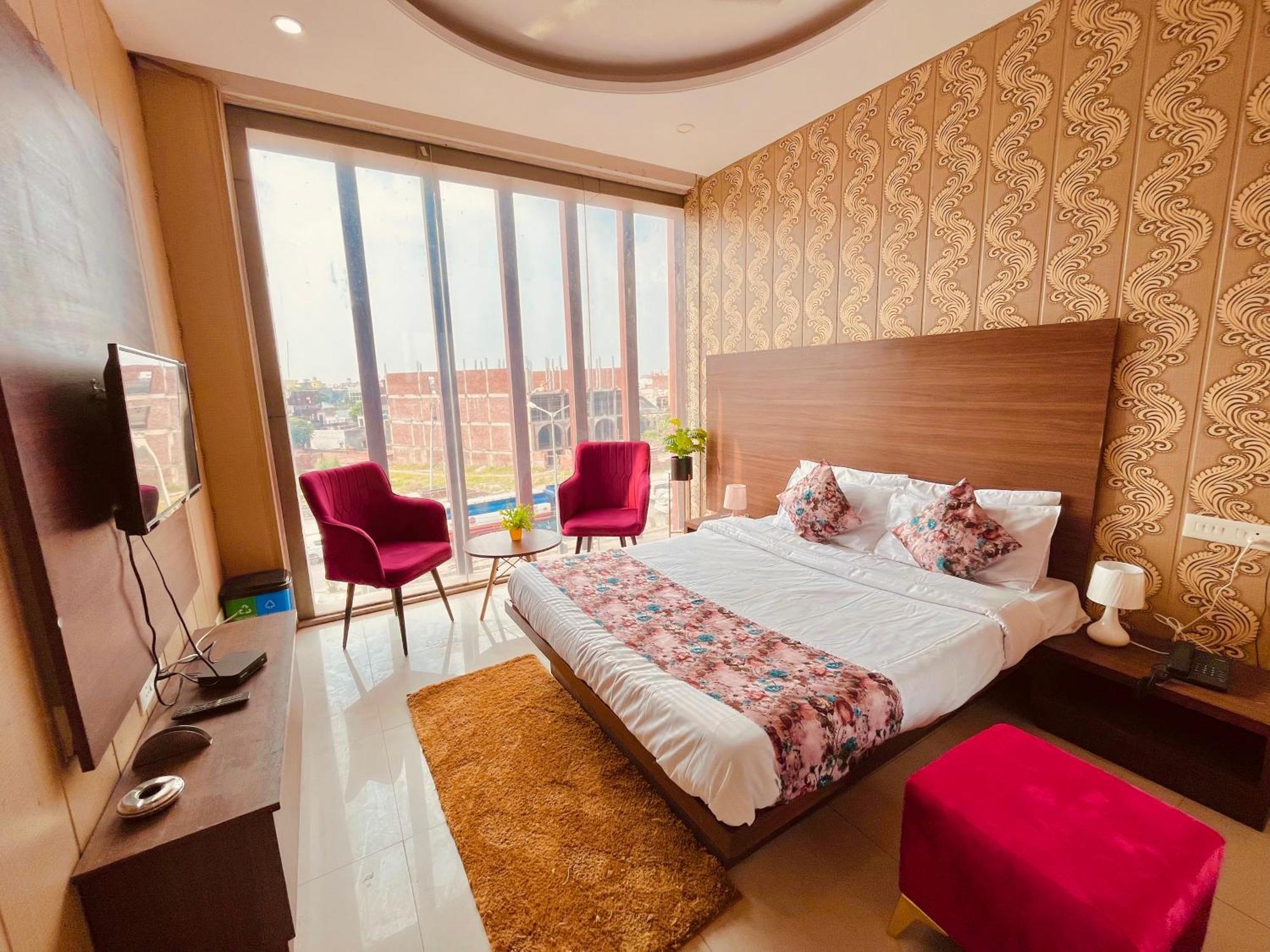 Hotel The Pearl Grand - Top Rated ! Most Awarded ! Parking ! Lift ! Luxury Rooms ! Best Selling Zirakpur Exteriér fotografie