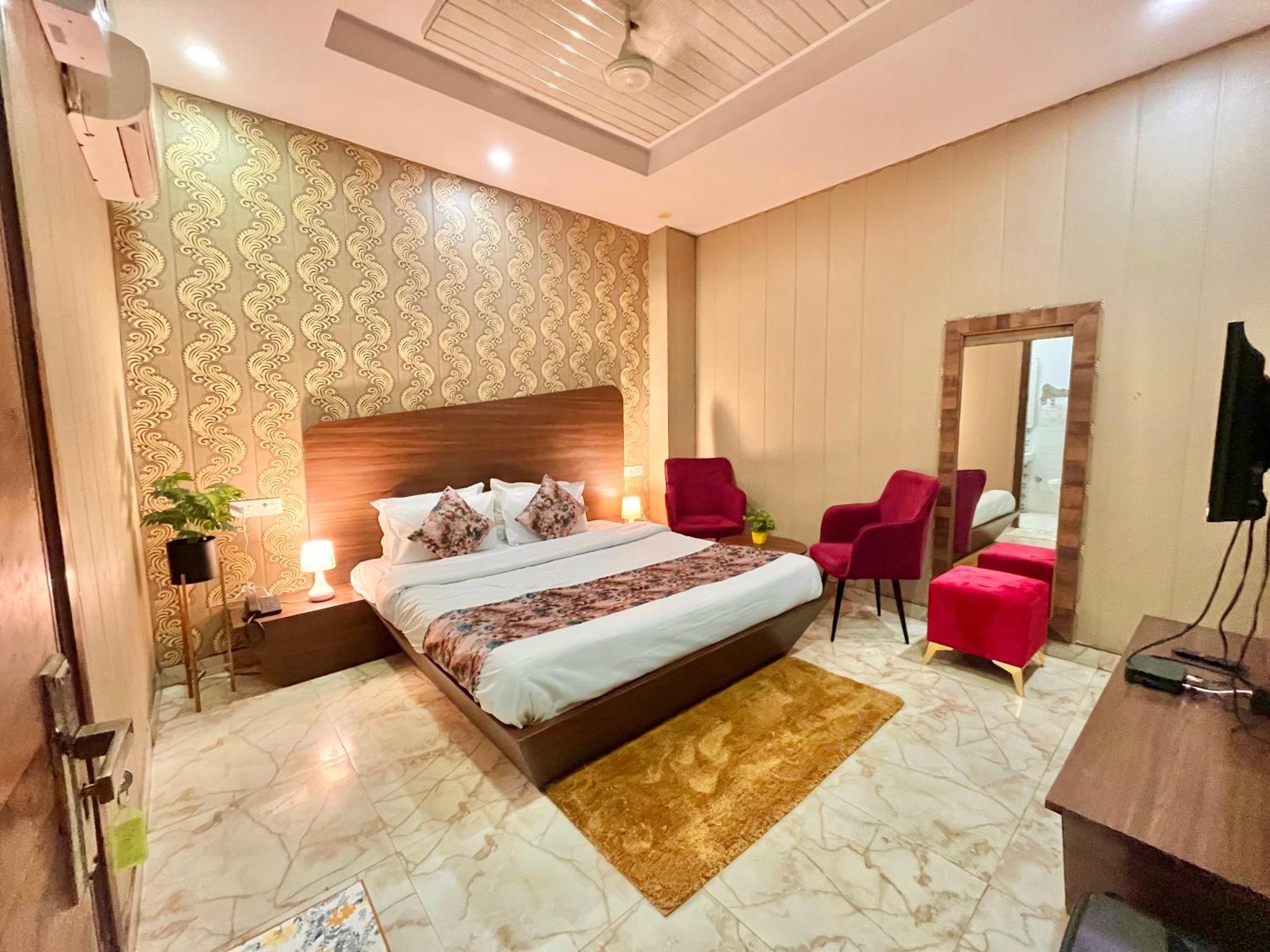 Hotel The Pearl Grand - Top Rated ! Most Awarded ! Parking ! Lift ! Luxury Rooms ! Best Selling Zirakpur Exteriér fotografie
