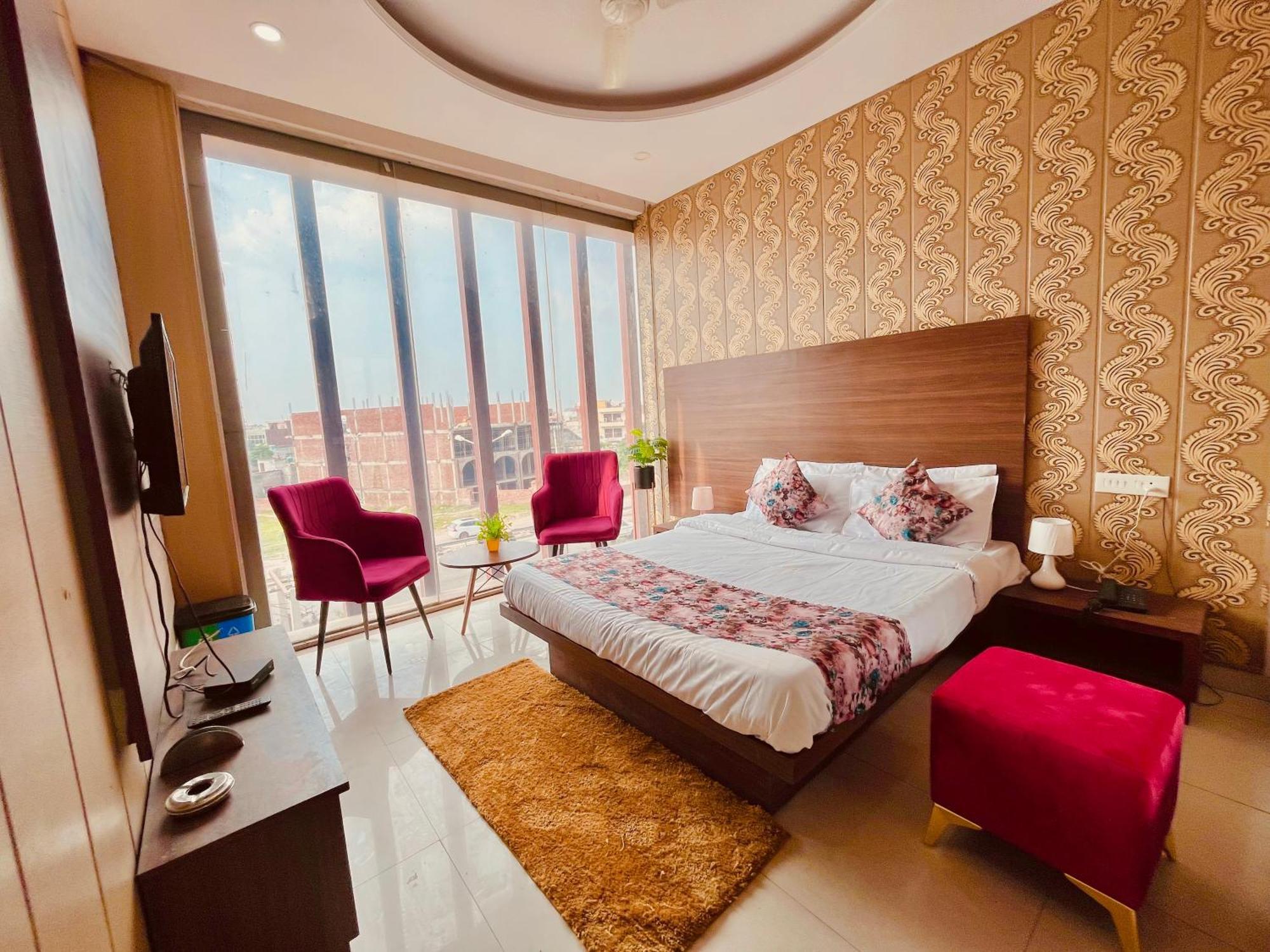 Hotel The Pearl Grand - Top Rated ! Most Awarded ! Parking ! Lift ! Luxury Rooms ! Best Selling Zirakpur Exteriér fotografie