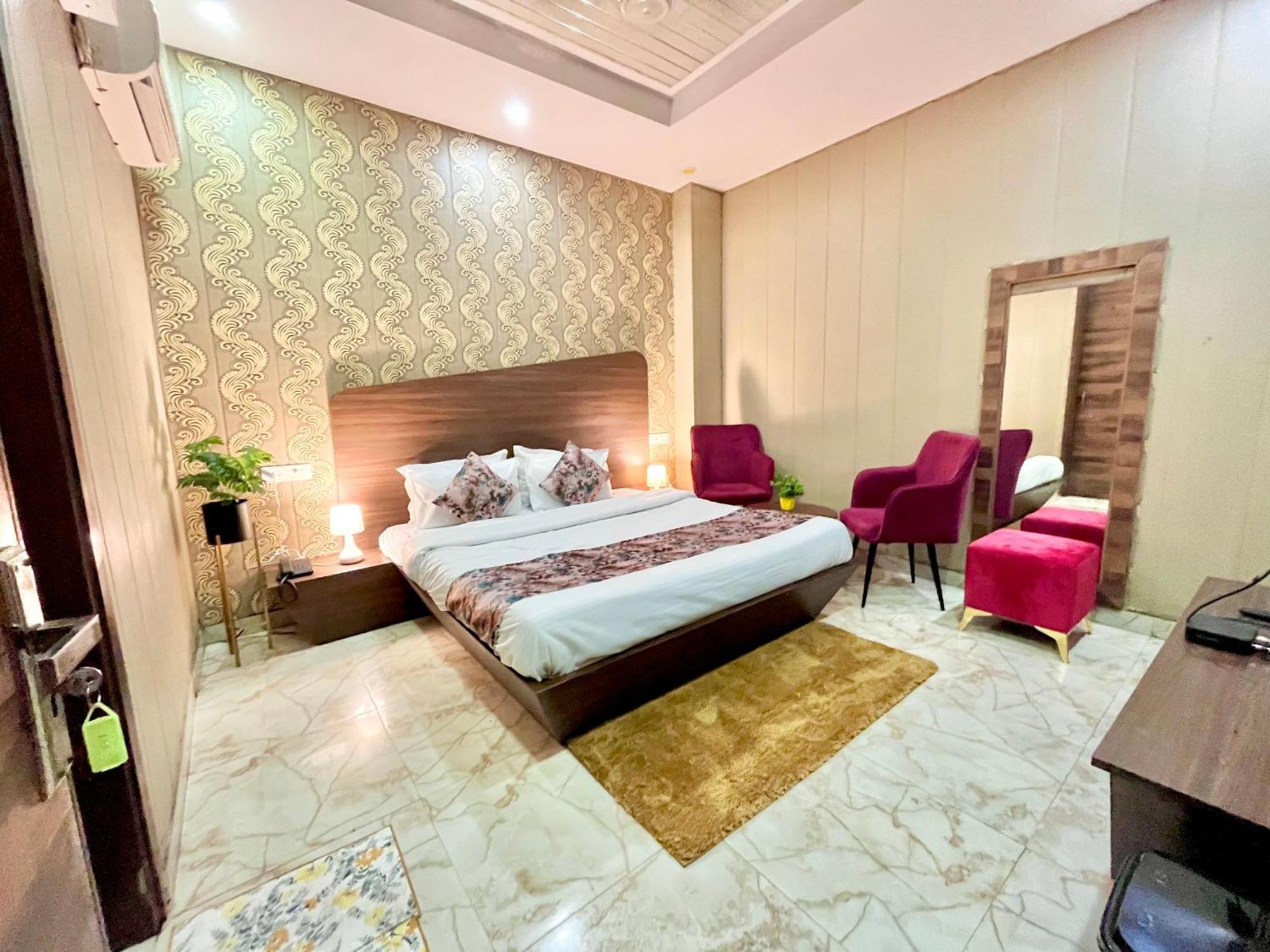 Hotel The Pearl Grand - Top Rated ! Most Awarded ! Parking ! Lift ! Luxury Rooms ! Best Selling Zirakpur Exteriér fotografie