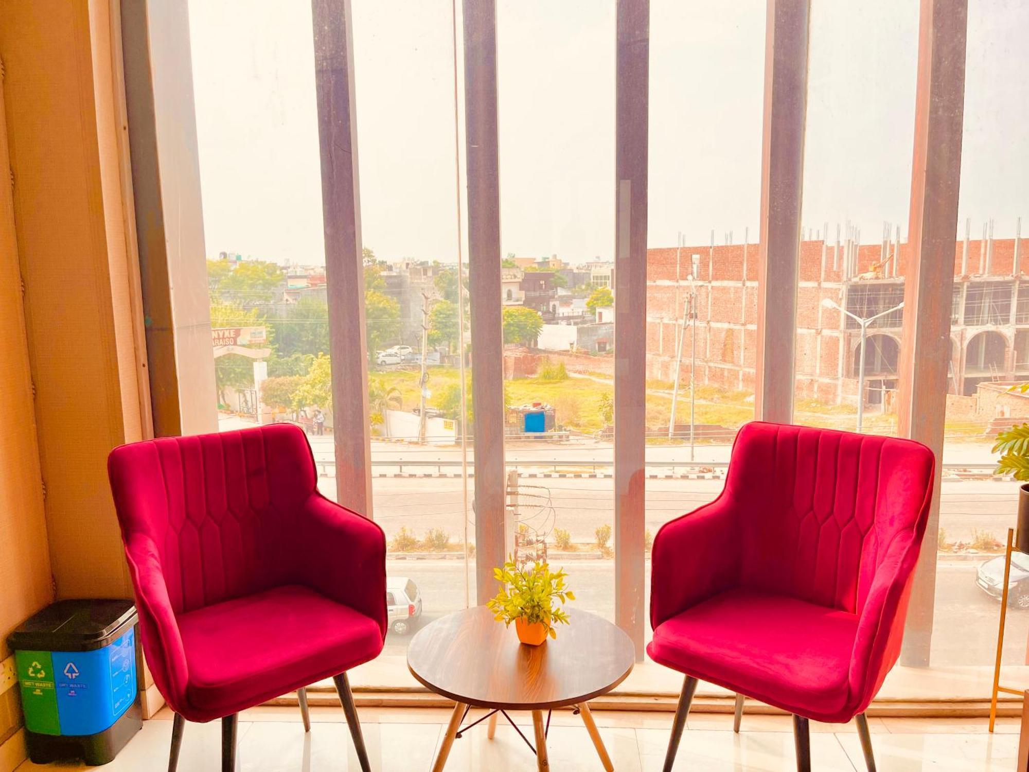 Hotel The Pearl Grand - Top Rated ! Most Awarded ! Parking ! Lift ! Luxury Rooms ! Best Selling Zirakpur Exteriér fotografie