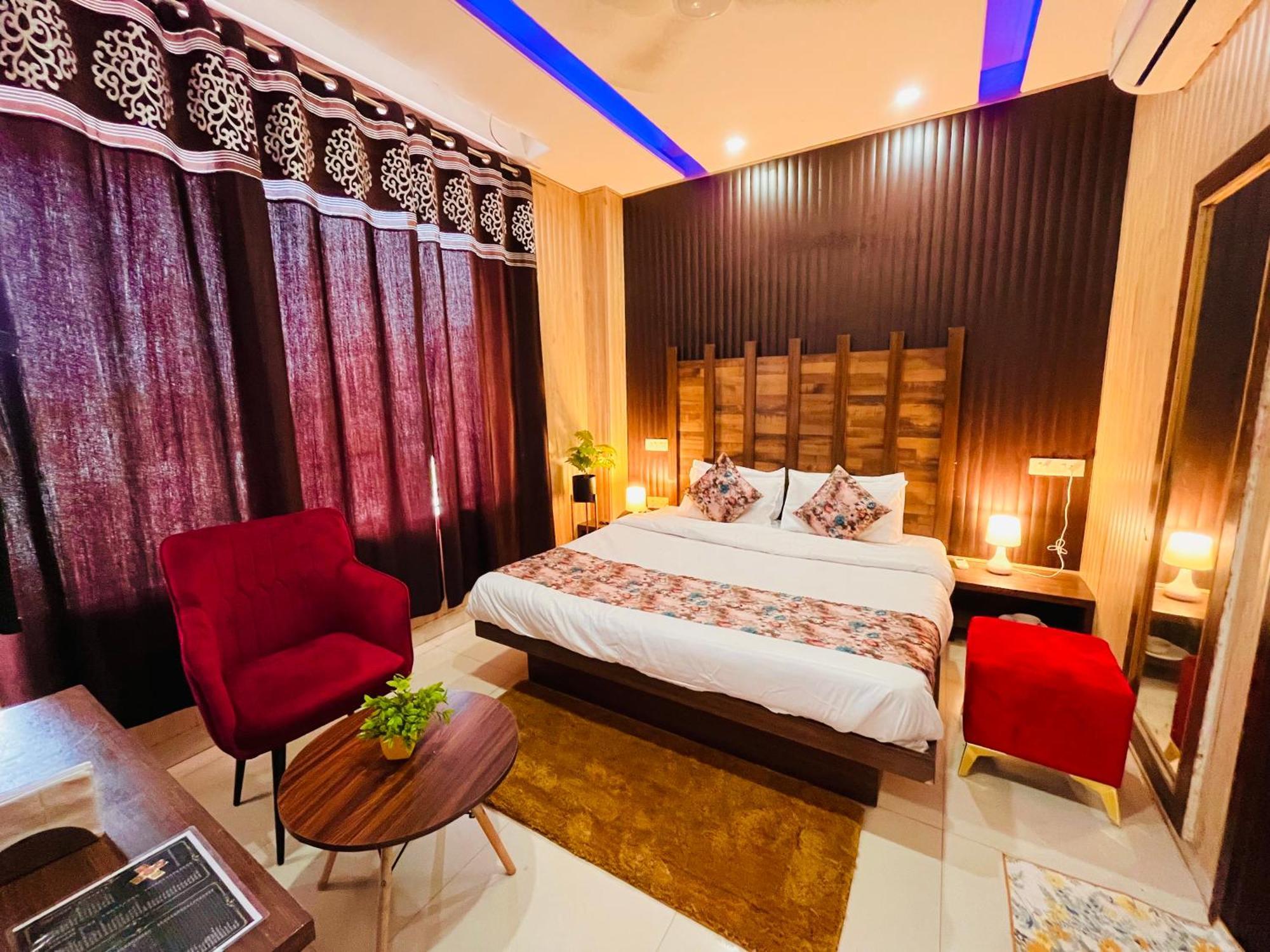 Hotel The Pearl Grand - Top Rated ! Most Awarded ! Parking ! Lift ! Luxury Rooms ! Best Selling Zirakpur Exteriér fotografie