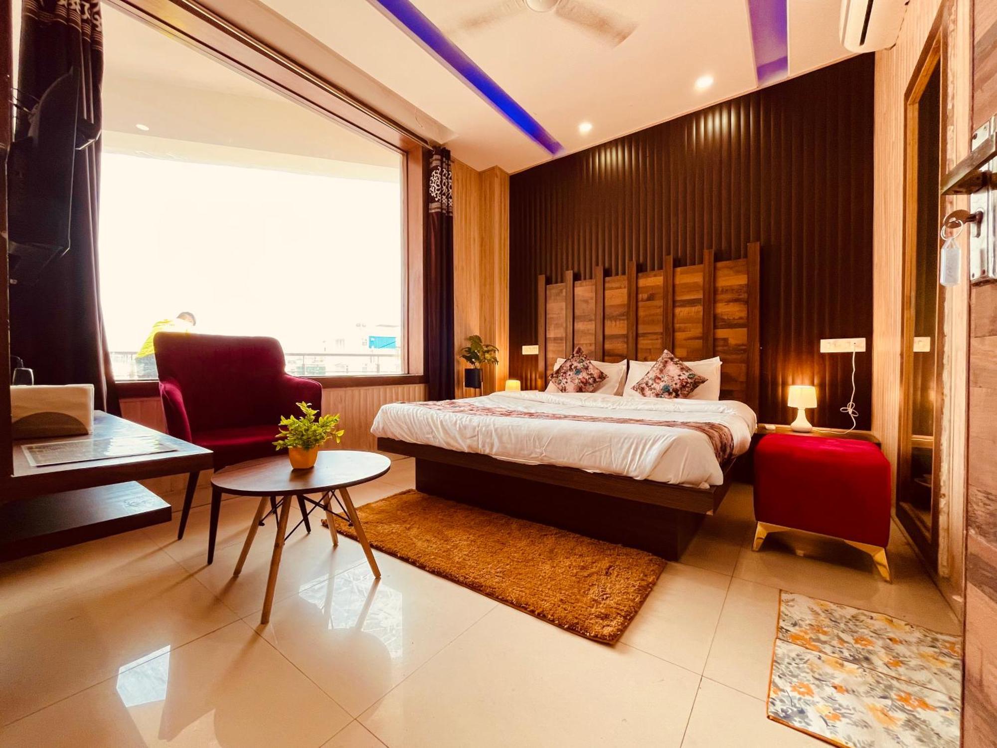Hotel The Pearl Grand - Top Rated ! Most Awarded ! Parking ! Lift ! Luxury Rooms ! Best Selling Zirakpur Exteriér fotografie